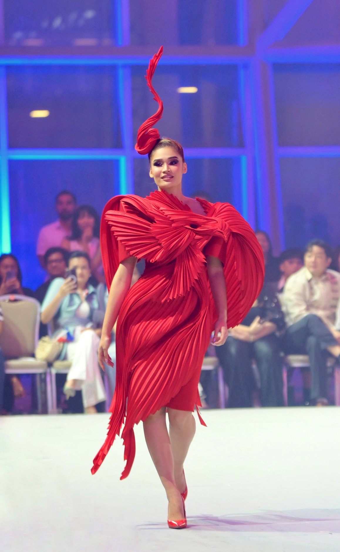 Cary Santiago unveils ‘Ikonograpiya,’ a collection inspired by the Philippine flag and iconic national symbols.
